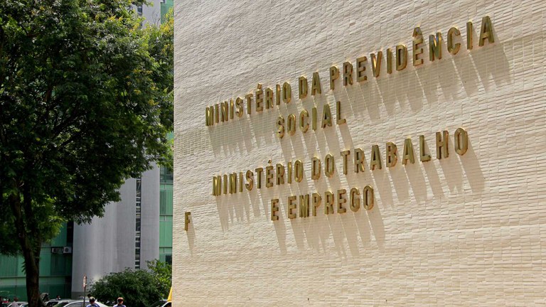 Ministério do Trabalho orienta sobre descontos do Crédito do Trabalhador em rescisões